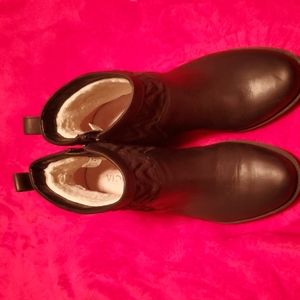 Vionic Maple Weather Resistant Boot black. Size 10